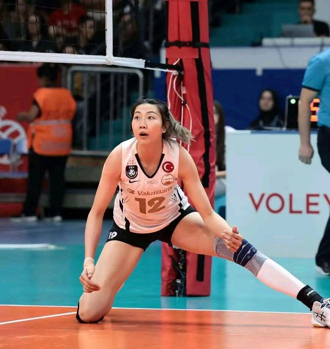 加拿大女排队员展现出色表现