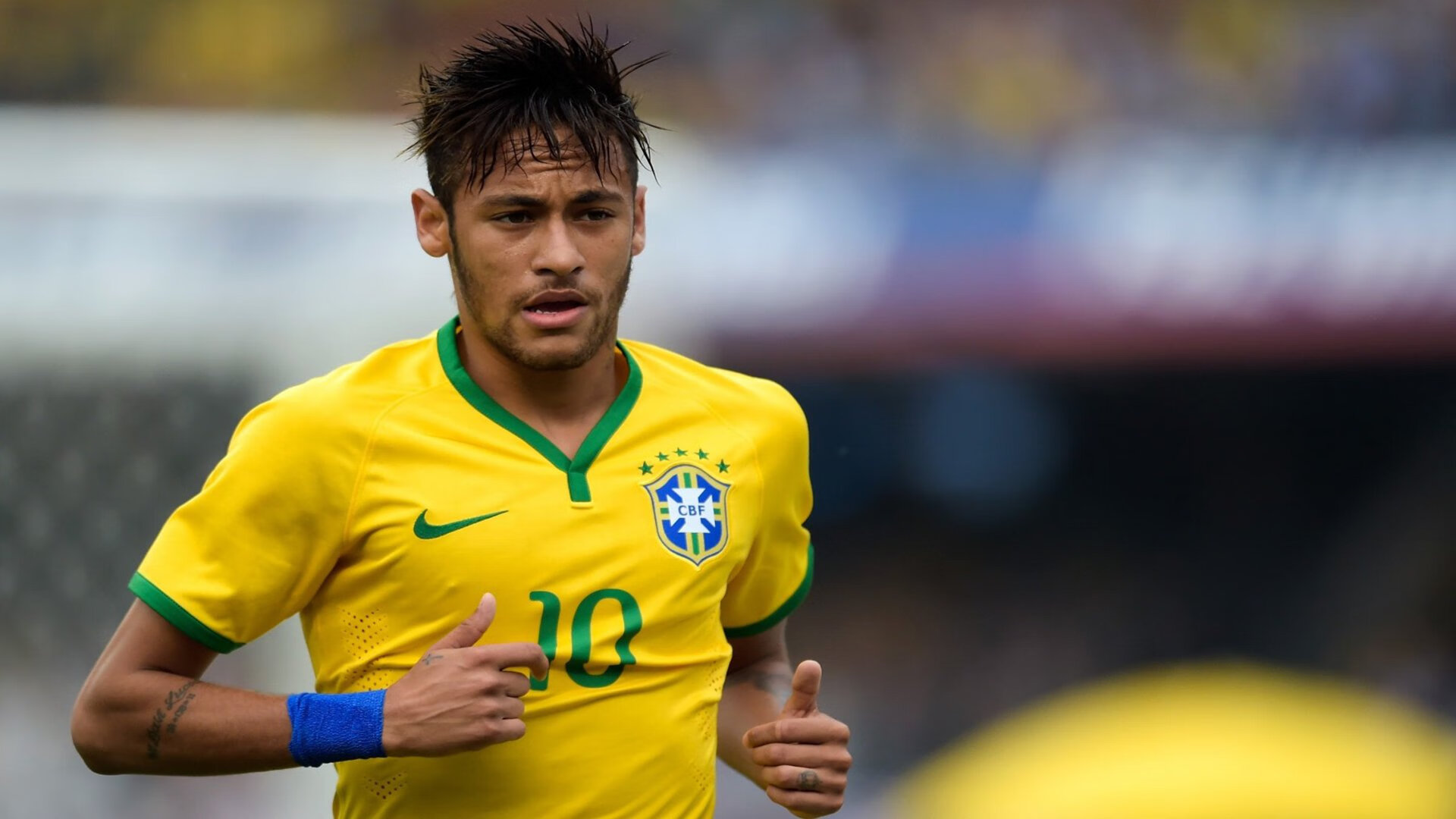 田径赛场焦点！意大利队对阵韩国队，意外判罚引发热议，比赛氛围紧张